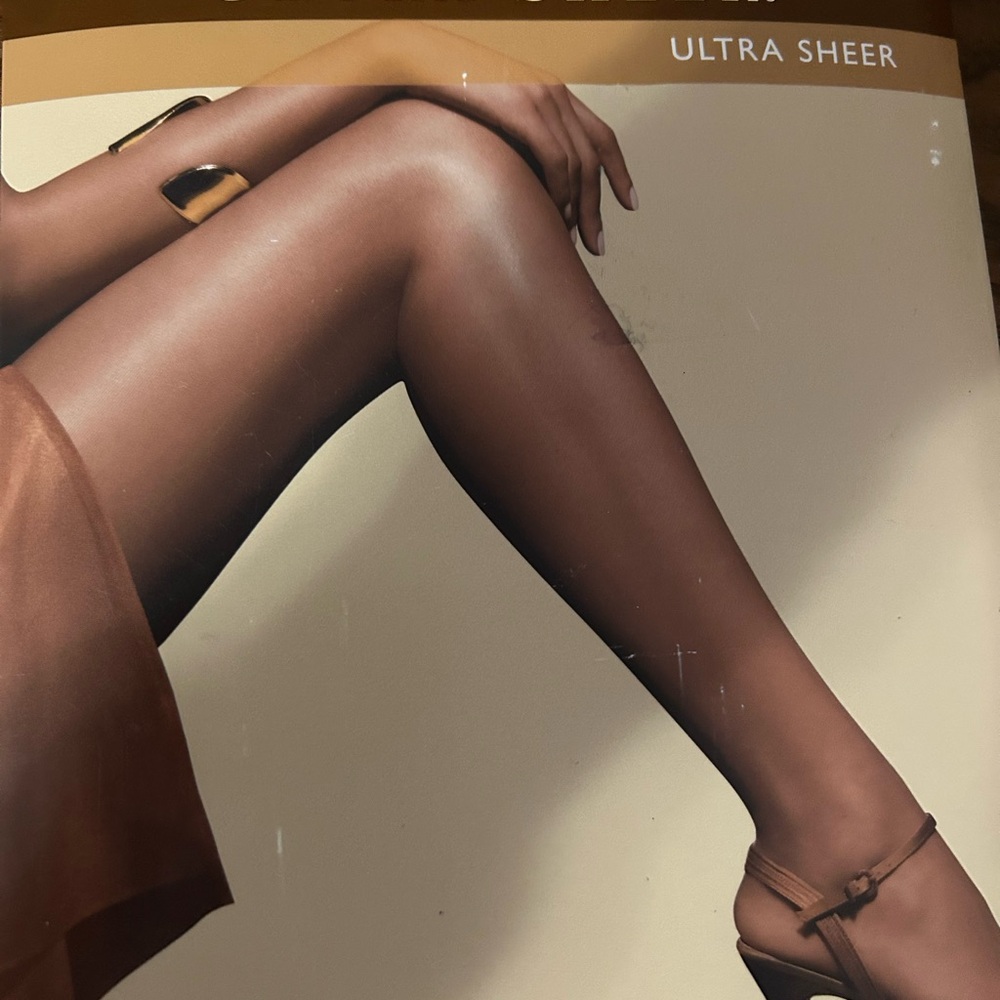 Pantyhose Hanes  Absolutely Ultra Sheer in Barely Black size E  style 707